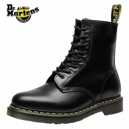 Dr. Martens: Чёрные ботинки 