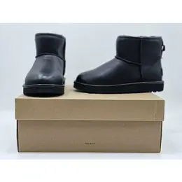 UGG: Чёрные угги  Classic Mini