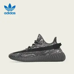 adidas: Чёрные кроссовки  Yeezy Boost 350 v2