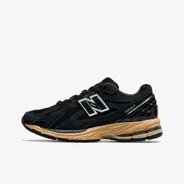 New Balance: Чёрные кроссовки  1906R