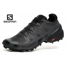 Salomon: Чёрные кроссовки 