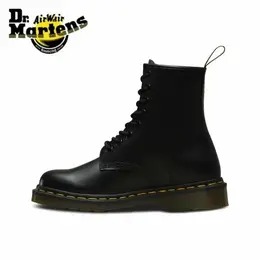 Dr. Martens: Чёрные ботинки 