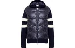 Moncler: Тёмная куртка 