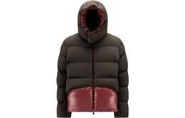 Moncler: Зелёный пуховик 