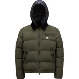 Moncler: Тёмный пуховик 