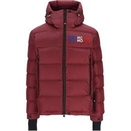 Moncler: Красная куртка 