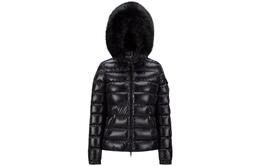 Moncler: Чёрный пуховик 