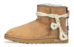 UGG: Бежевые ботинки  Classic Mini