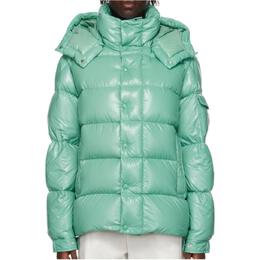 Moncler: Зелёная куртка 