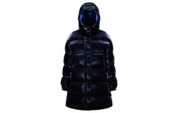 Moncler: Тёмный пуховик 