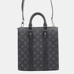 Louis Vuitton: Чёрная сумка 