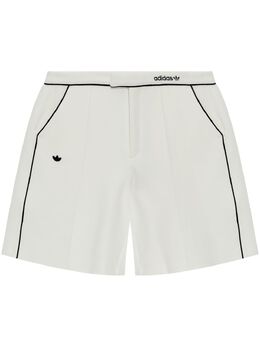 adidas: Белые шорты 