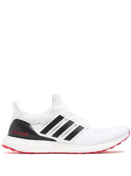 adidas: Белые кроссовки  UltraBoost
