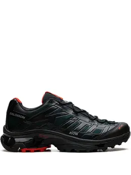 Salomon: Чёрные кроссовки 