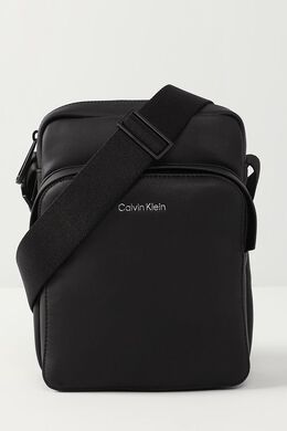 Calvin Klein: Яркая сумка 