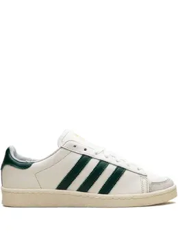 adidas: Белые кроссовки 