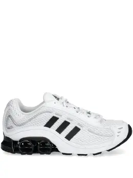 adidas: Белые кроссовки 