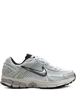 Nike: Серебристые кроссовки 