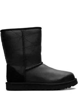 UGG: Чёрные ботинки  Classic Short