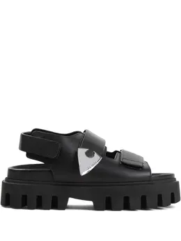 Alexander McQueen: Чёрные сандалии 