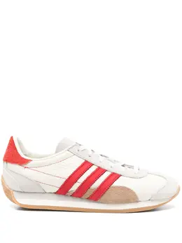 adidas: Светлые кроссовки 
