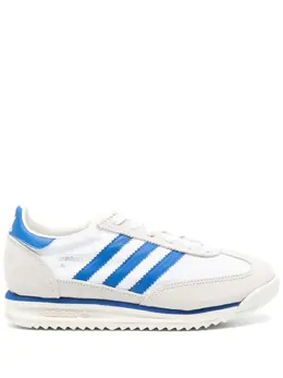 adidas: Белые кроссовки 