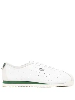 Lacoste: Белые кроссовки 