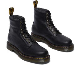 Dr. Martens: Чёрные ботинки  1460