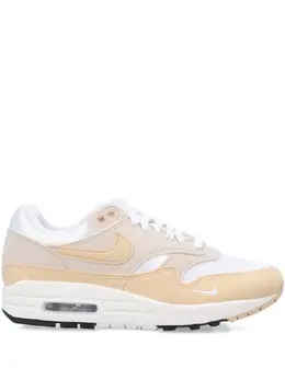 Nike: Бежевые кроссовки  Air Max 1