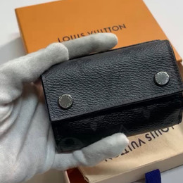 Louis Vuitton: Чёрный кошелёк 