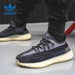 adidas: Чёрные кроссовки  Yeezy Boost 350 v2