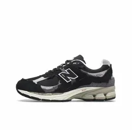 New Balance: Чёрные кроссовки  2002R