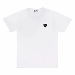 Comme des Garcons PLAY: Чёрная футболка  Heart