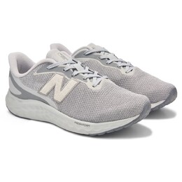 New Balance: Серые кроссовки  Arishi