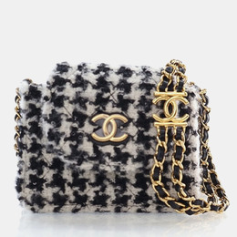 Chanel: Чёрная сумка 