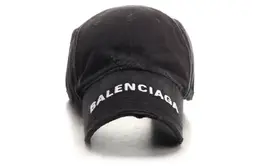 Balenciaga: Чёрная кепка 