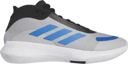 Adidas: Яркие кроссовки 