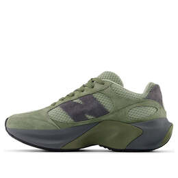 New Balance: Зелёные кроссовки 