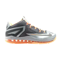 Nike: Серые кроссовки  Lebron 11