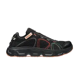 Salomon: Чёрные кроссовки 