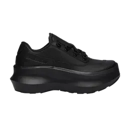 Salomon: Чёрные кроссовки 