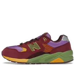 New Balance: Красные кроссовки 