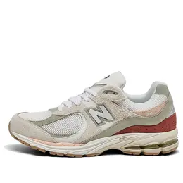 New Balance: Бежевые кроссовки  2002R