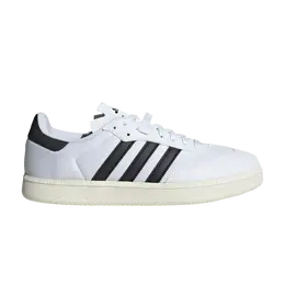 Adidas: Белые кроссовки 