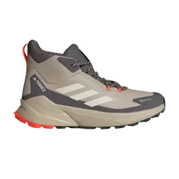 Adidas: Бежевые кроссовки  Terrex