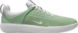 Nike: Зелёные кроссовки 
