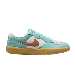 Nike: Зелёные кроссовки 