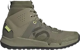 Adidas: Зелёные кроссовки 
