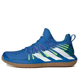 Adidas: Яркие кроссовки 