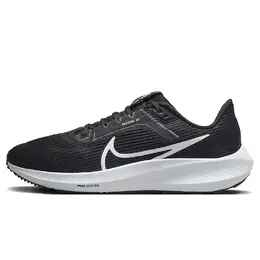 Nike: Белые кроссовки 